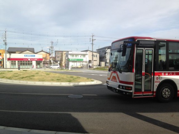 稲沢市民病院前で停車する名鉄バス