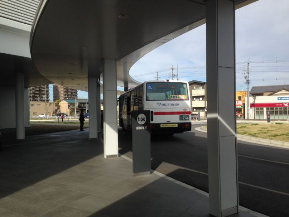 稲沢市民病院前で停車する名鉄バス