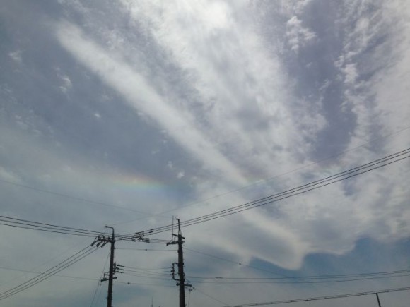 吹き飛ばされる雲と虹@稲沢市